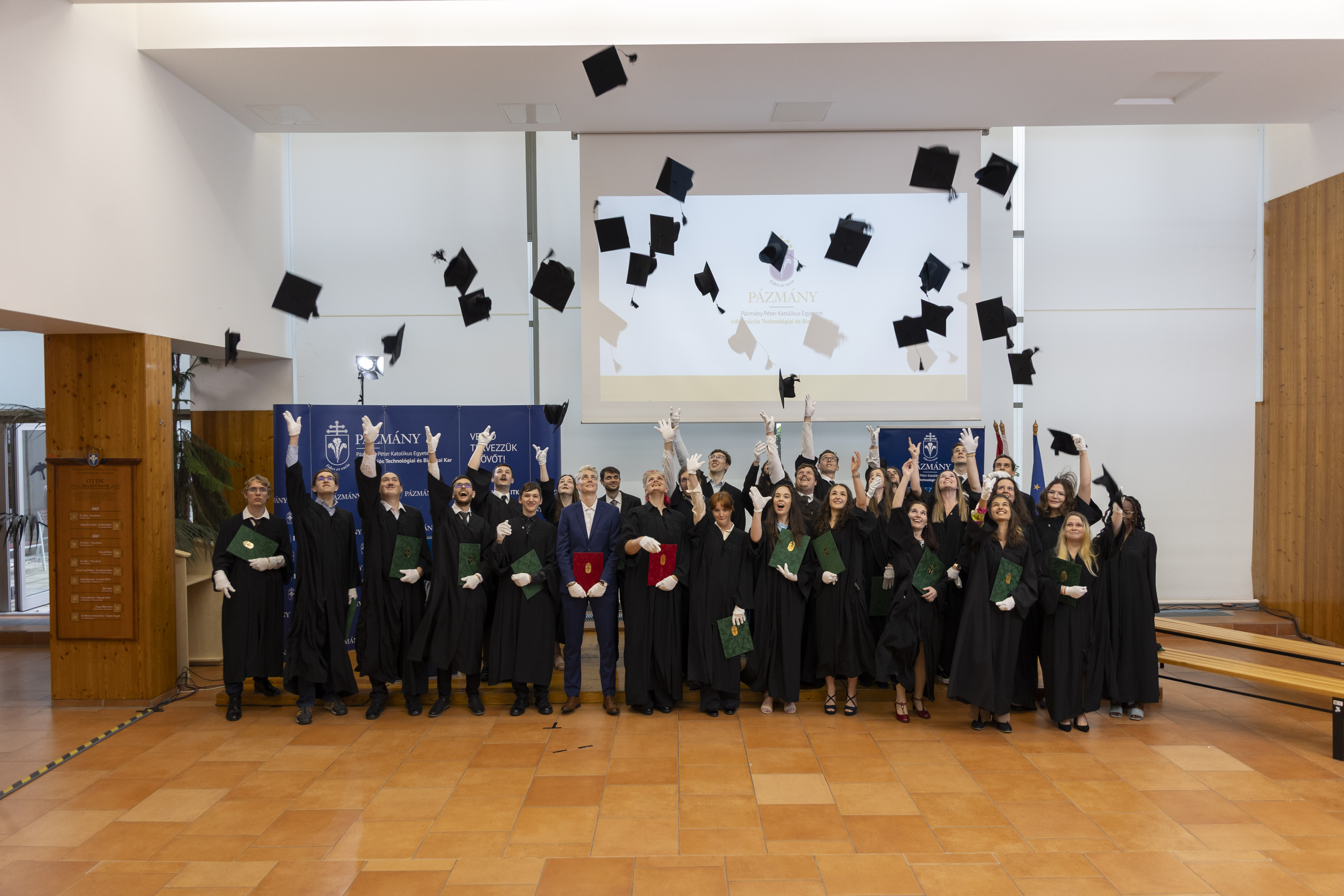 Diplomaátadó ünnepség Karunkon