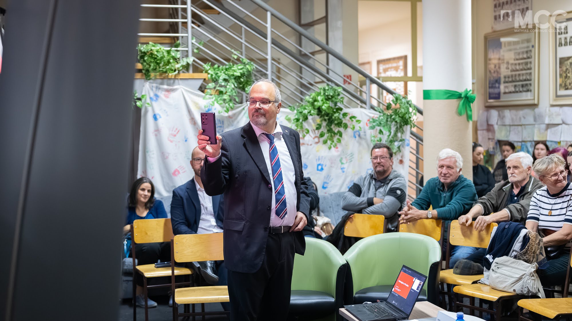 Mit jelent embernek lenni a gépek korában?